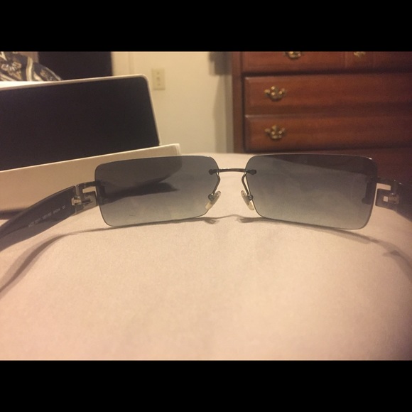 Men’s Versace Sunglasses - Picture 3 of 4